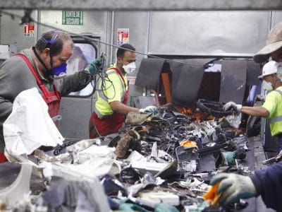 A control policy to guarantee recycling quality